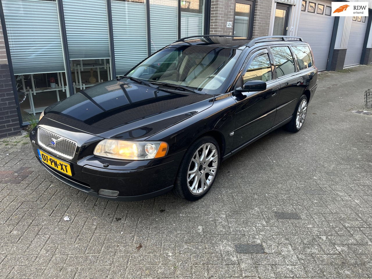 Volvo V70 - 2.4 Kinetic! AUTOMAAT! LEDER! AIRCO! CRUISE! - AutoWereld.nl