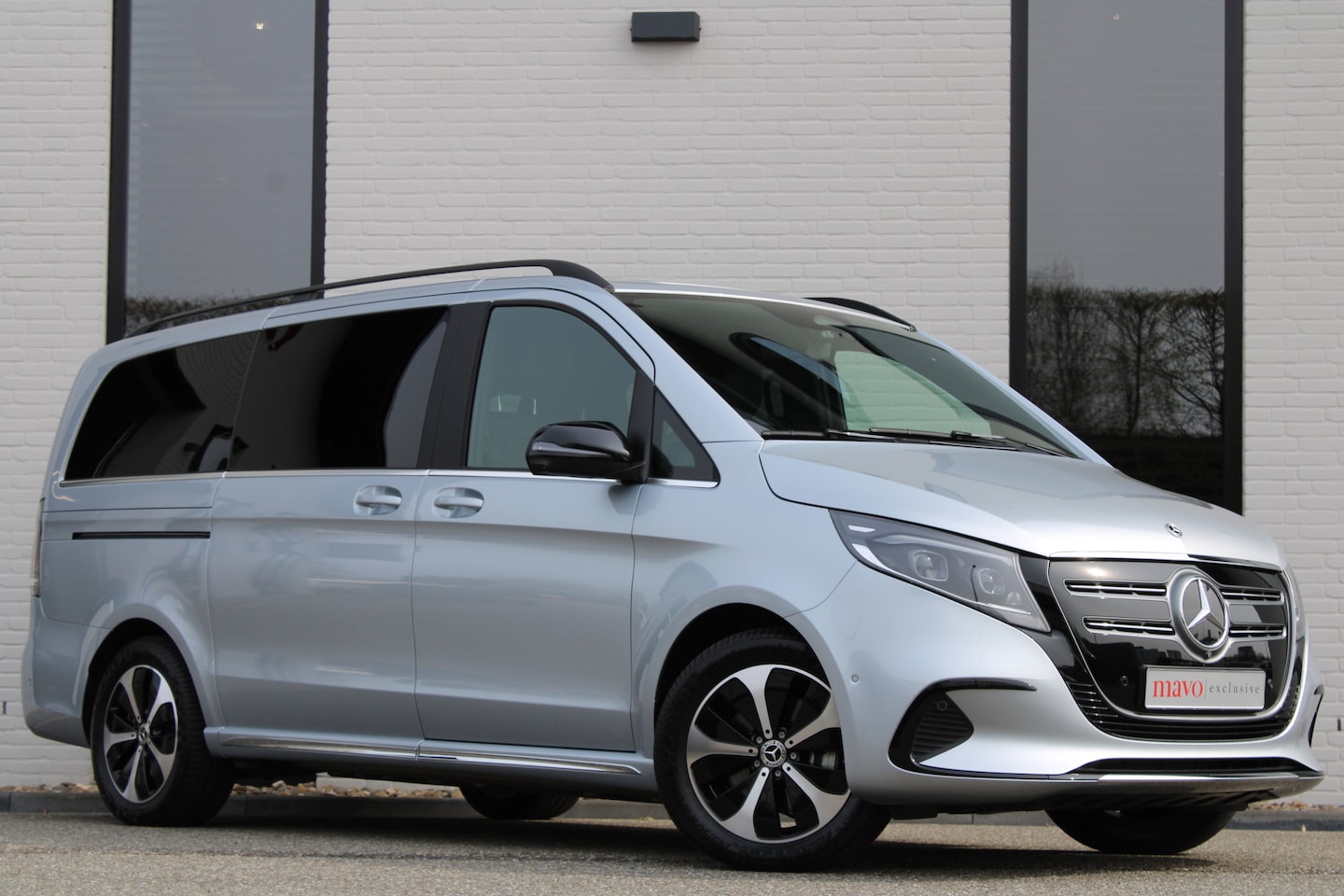 Mercedes-Benz EQV - 300 L2 / AMG / DC / New Model / Luchtvering / Burmester / Electr Stoelen / Vol Opties / NI - AutoWereld.nl