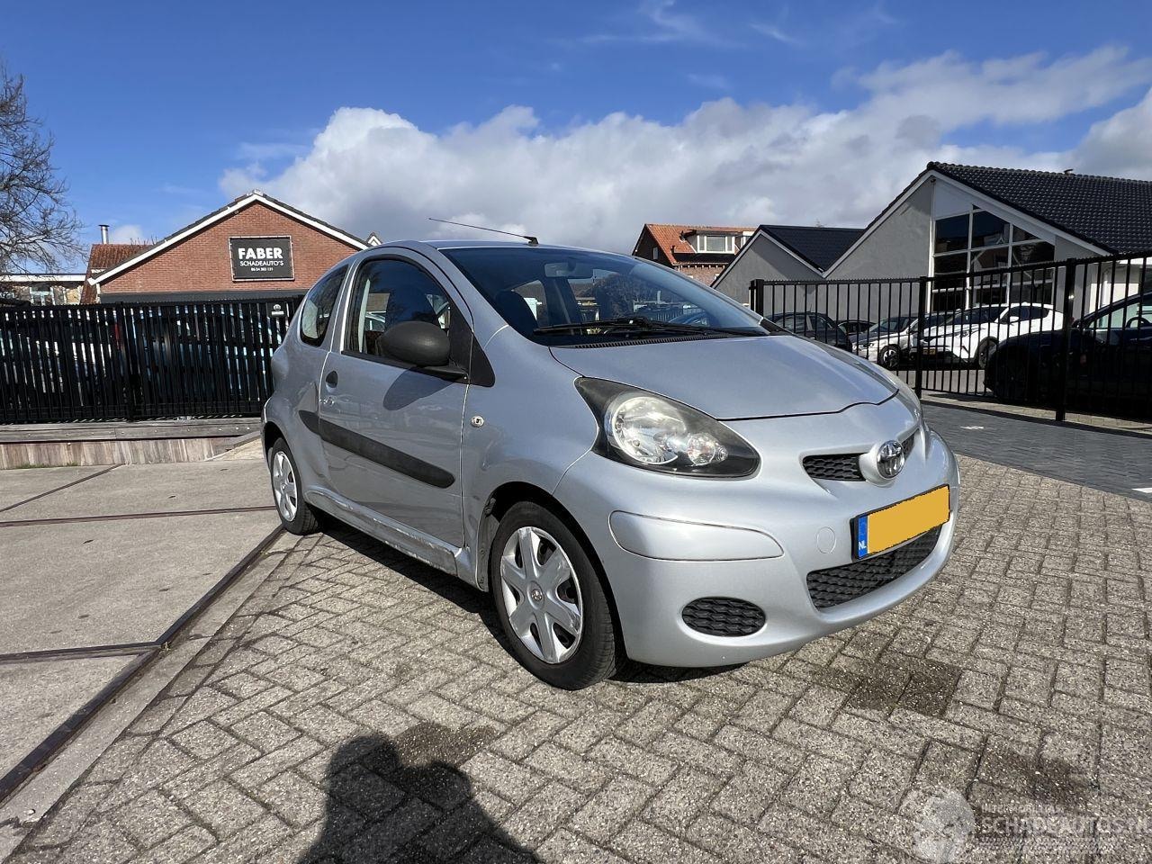Toyota Aygo - 1.0-12V Access 1.0-12V Access - AutoWereld.nl