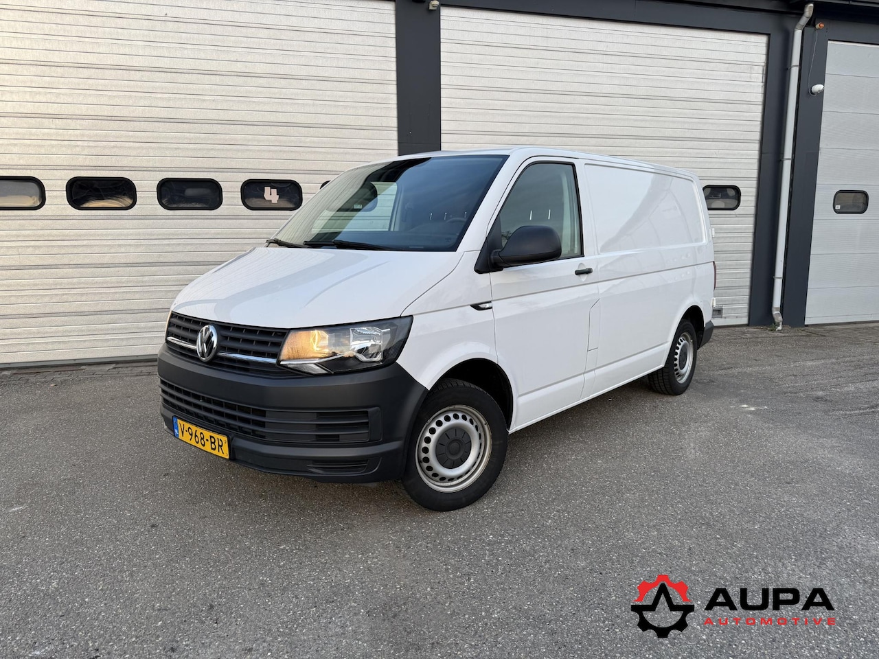 Volkswagen Transporter - 2.0 TDI L1H1 Trendline Euro 6 Trekhaak Airco - AutoWereld.nl