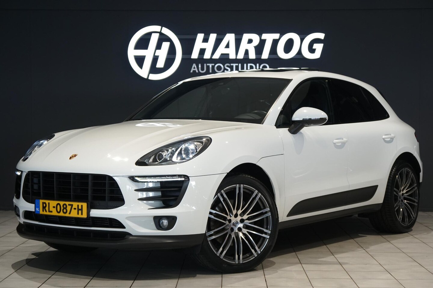 Porsche Macan - 2.0 + PANORAMADAK / LUCHTVERING / 21" TURBO / MEMORY - AutoWereld.nl