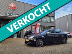 Alfa Romeo Giulietta - 1.4 T Distinctive | Automaat | Sportiva | Zwarte hemel | Brembo| Navigatie| 4x nw Michelin