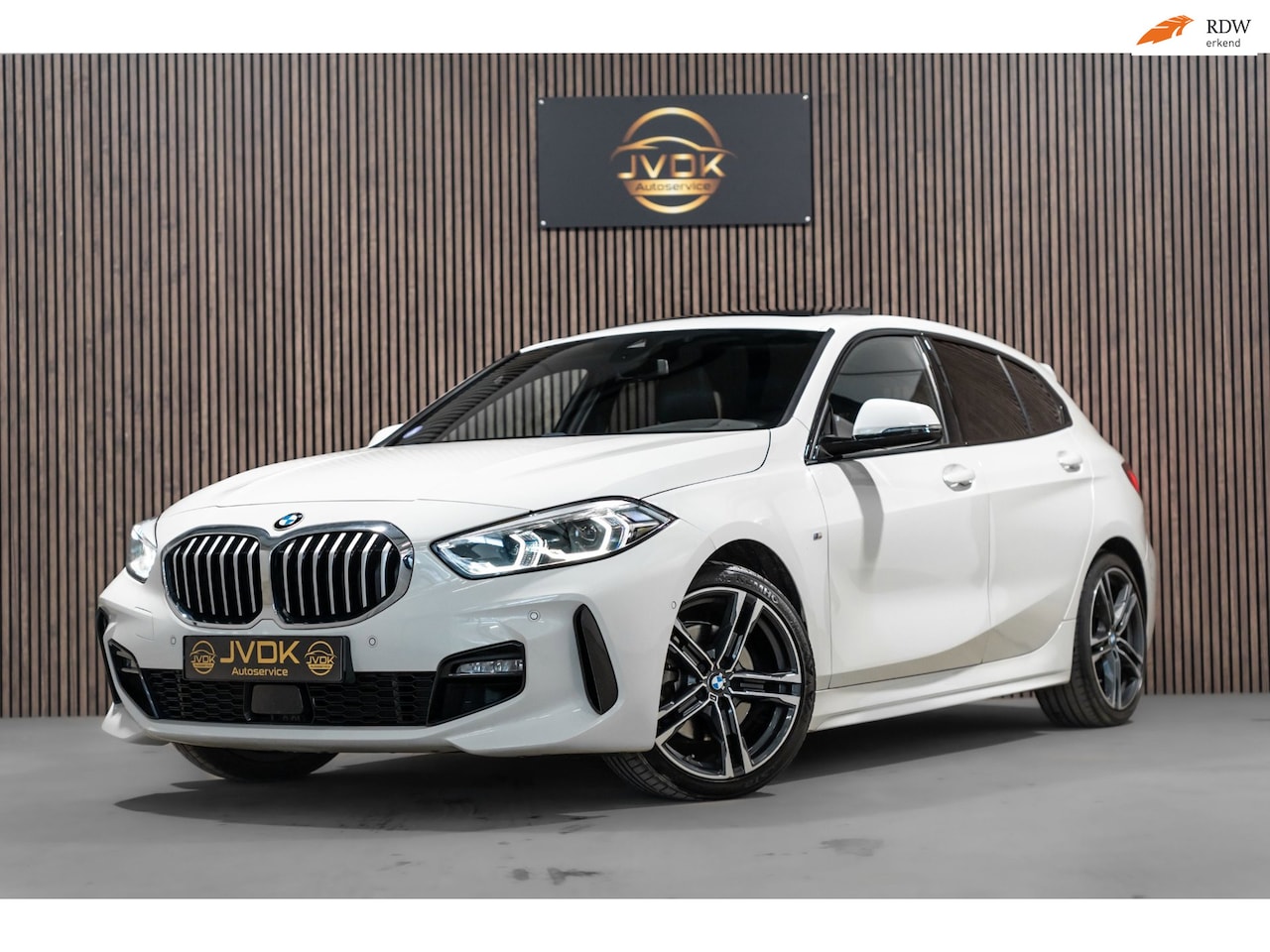 BMW 1-serie - 116i M Sport LED NAVI PANO CAMERA - AutoWereld.nl
