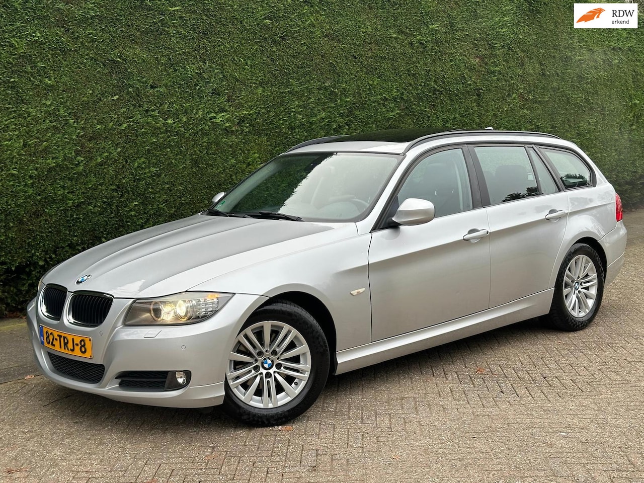 BMW 3-serie Touring - 318i High Executive /AUTOMAAT/PANO/XENON/NAVI/RIJDTGOED!/ - AutoWereld.nl