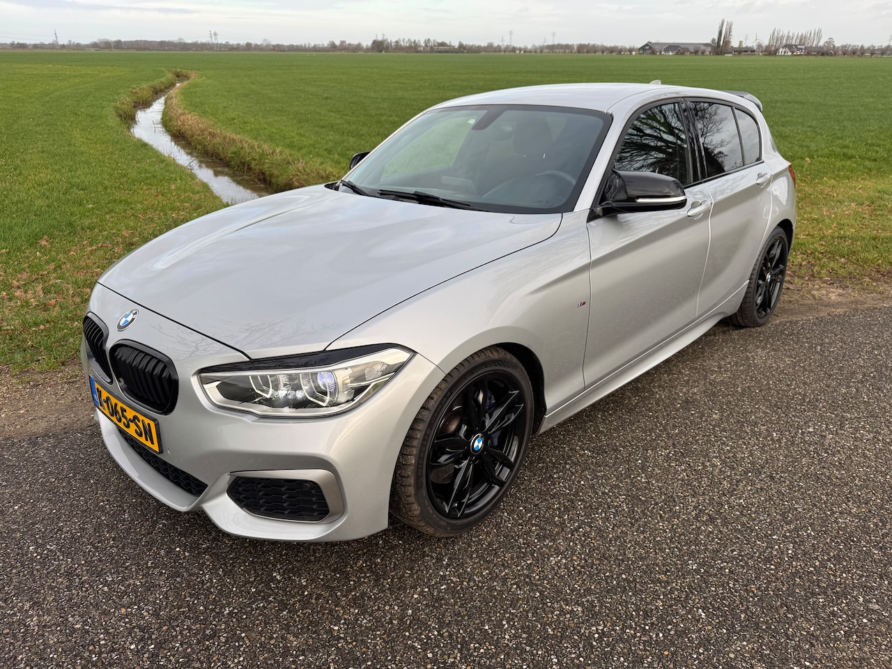 BMW 1-serie - M140i High Executive o.a. M-pakket, navigatie met bluetooth, alcantara bekleding, stoelverwarming - AutoWereld.nl