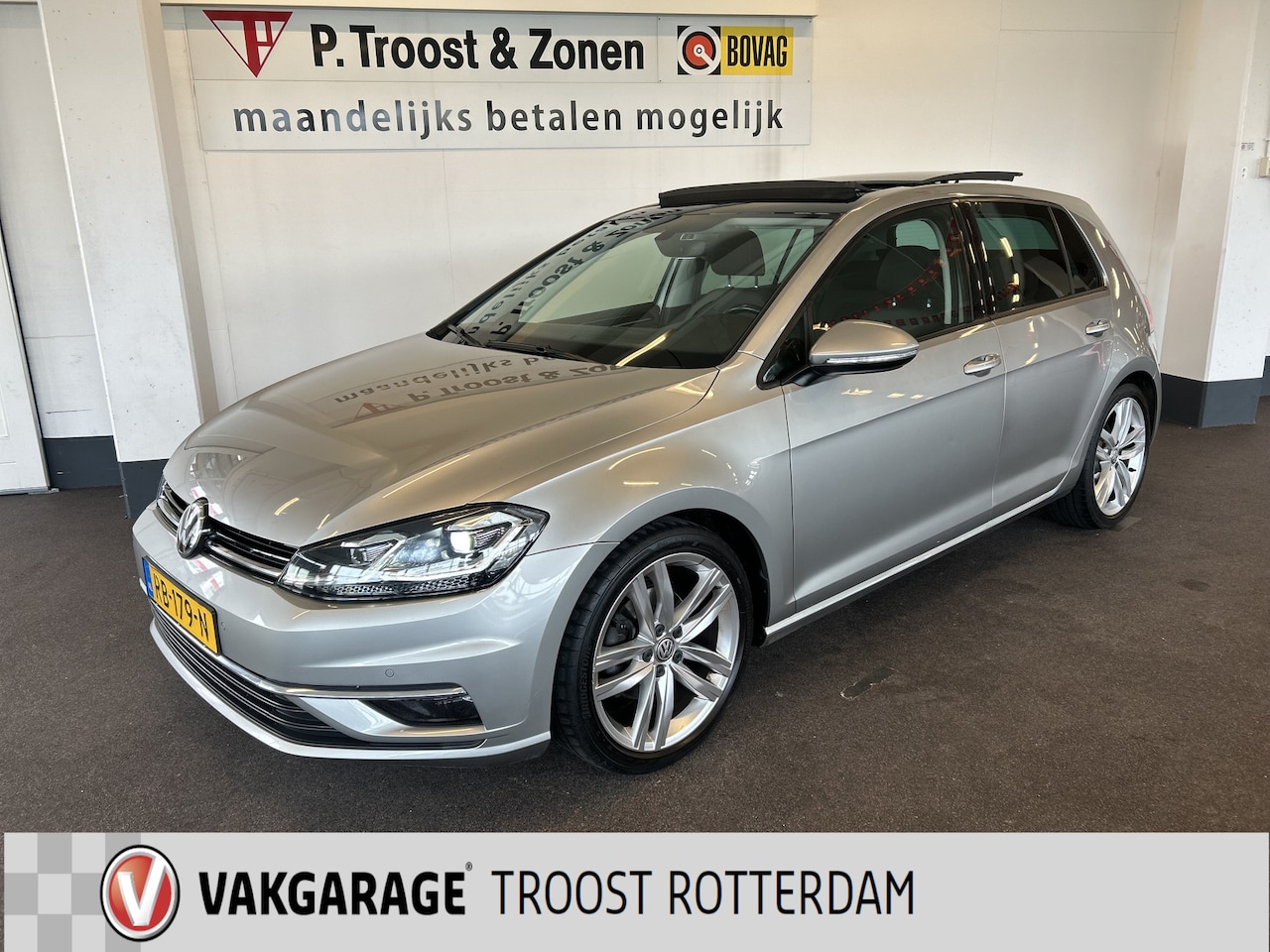 Volkswagen Golf - 1.5 TSI Highline Automaat | Panoramadak | Digital dashboard | Keyless | Adaptieve cruise c - AutoWereld.nl
