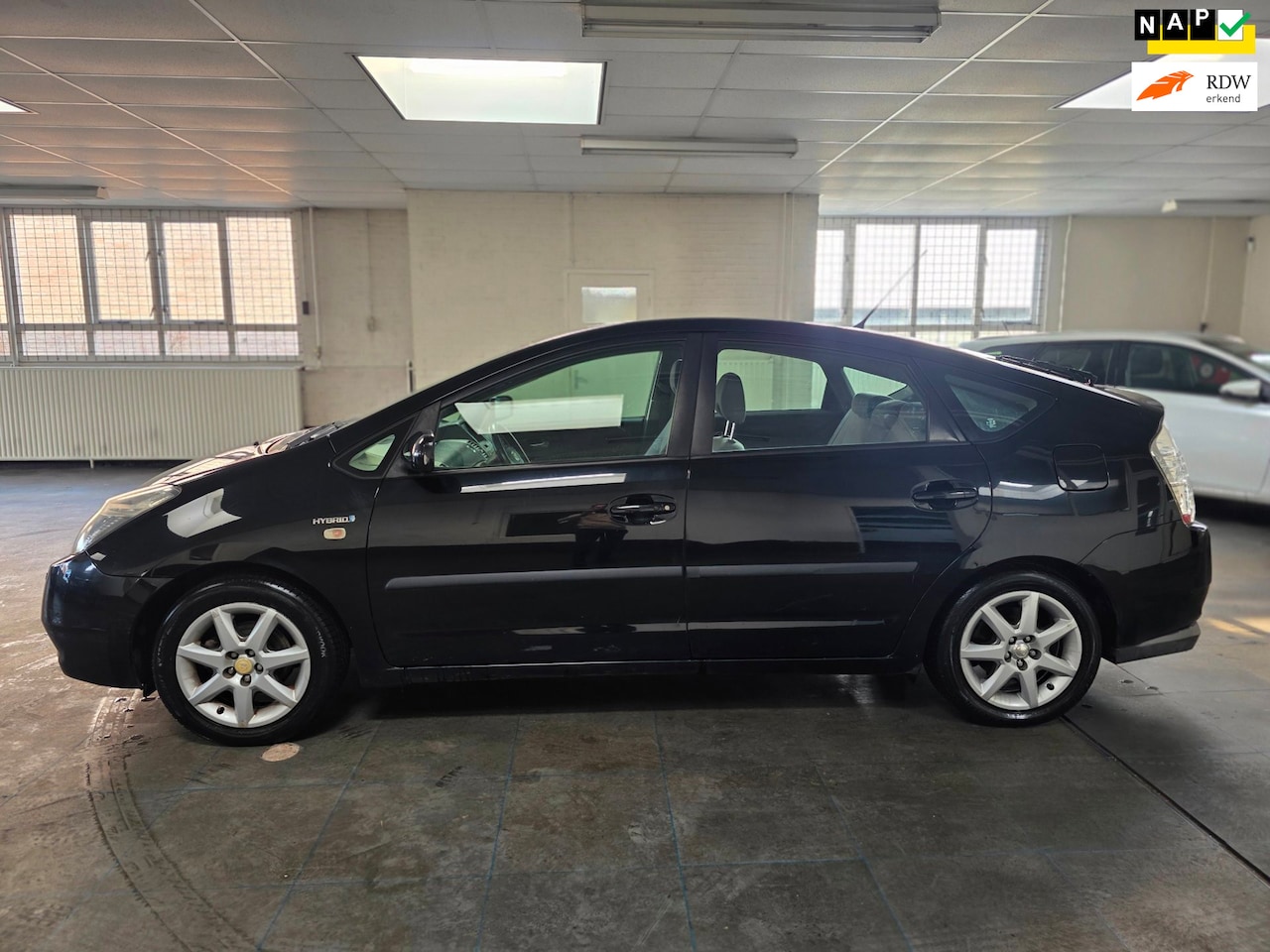 Toyota Prius - 1.5 VVT-i Tech Edition 1.5 VVT-i Tech Edition - AutoWereld.nl