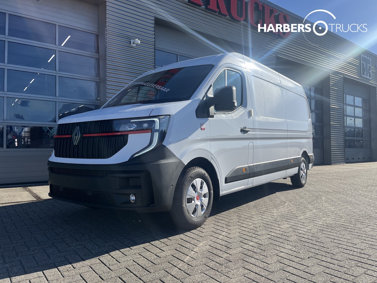 Renault Master E-Tech - Red Edition L3H2 - AutoWereld.nl