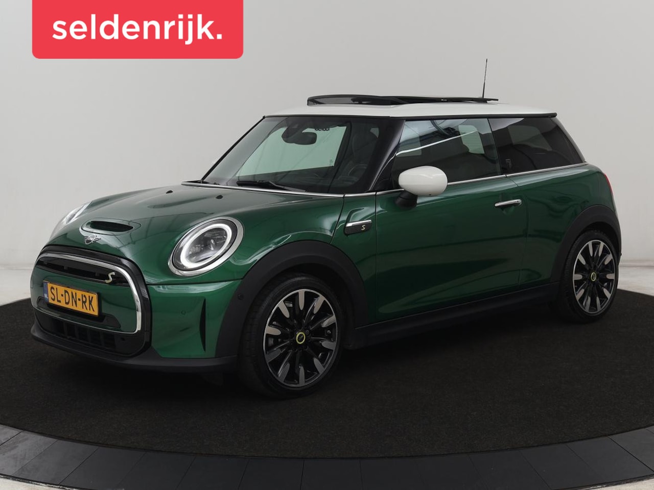 MINI Mini-Electric - Yours 33kWh | SOH 100% | Panoramadak | Leder | Stoelverwarming | Camera | Warmtepomp | Key - AutoWereld.nl