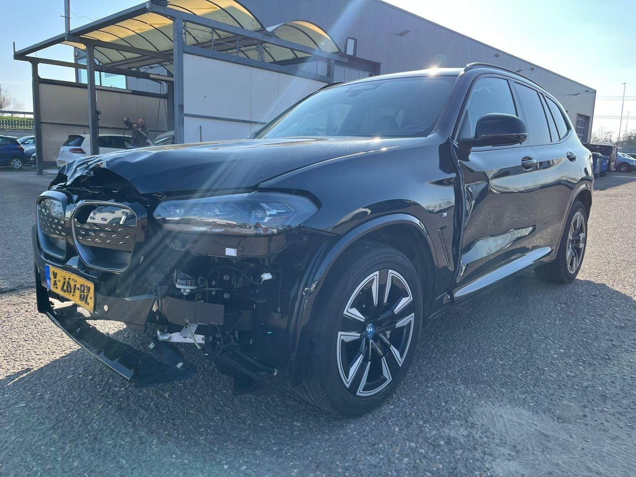 BMW iX3 - Automaat 80 kWh 23.453 km NAP Executive - AutoWereld.nl