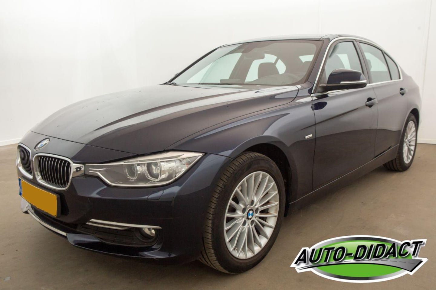 BMW 3-serie - 316i Automaat Clima Navi Executive - AutoWereld.nl