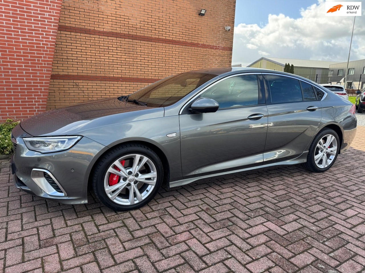 Opel Insignia Grand Sport - GSi 2.0 BiTurbo 4x4 Exclusive - AutoWereld.nl