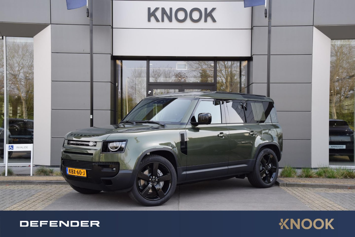 Land Rover Defender 110 - P300e 110 Forest Edition - AutoWereld.nl