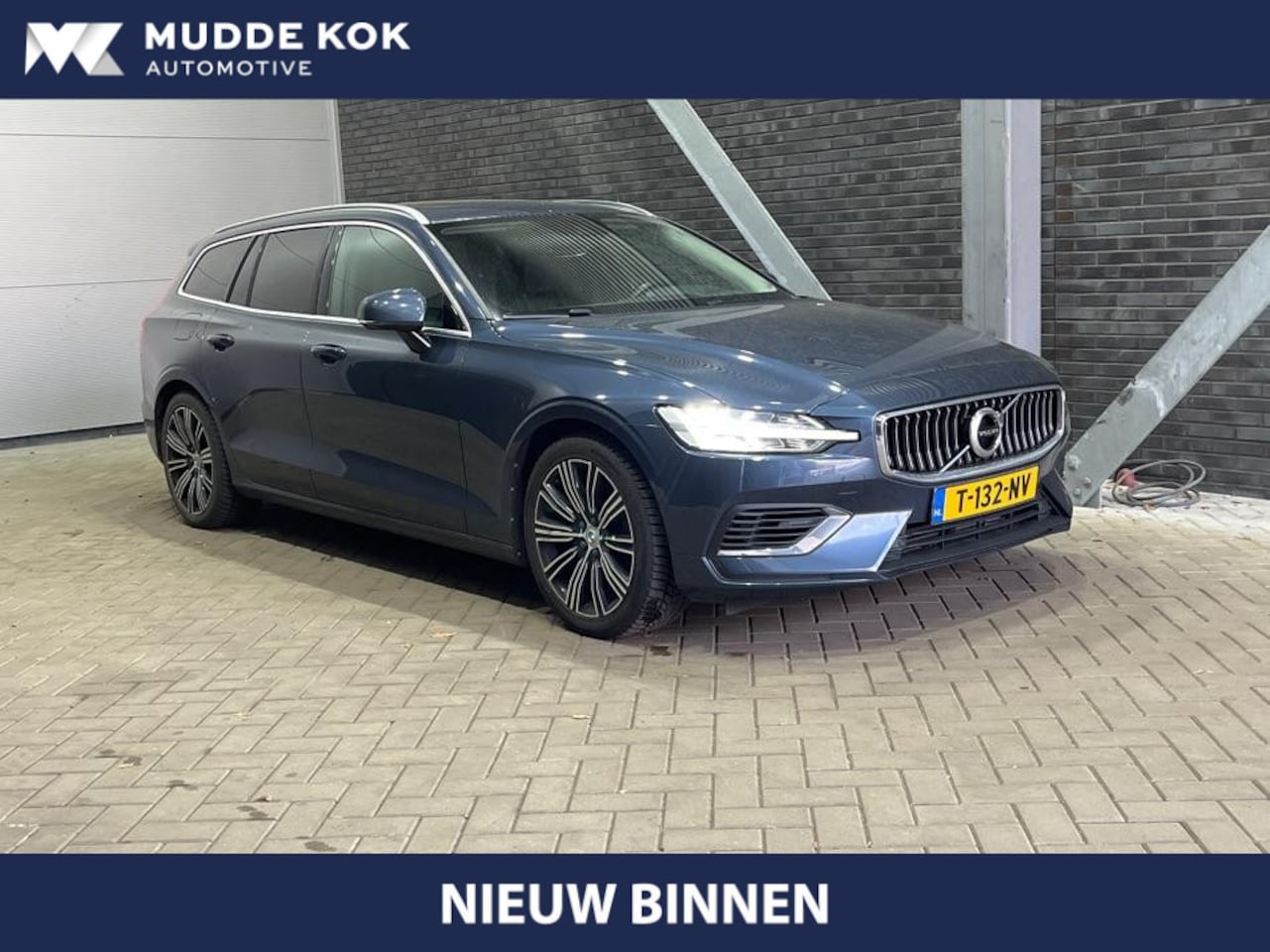 Volvo V60 - T8 Twin Engine Inscription | Panoramadak | Bowers & Wilkins | Trekhaak | Apple Carplay | G - AutoWereld.nl