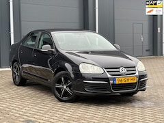 Volkswagen Jetta - 1.6 Trendline Clima Cruise Lmv