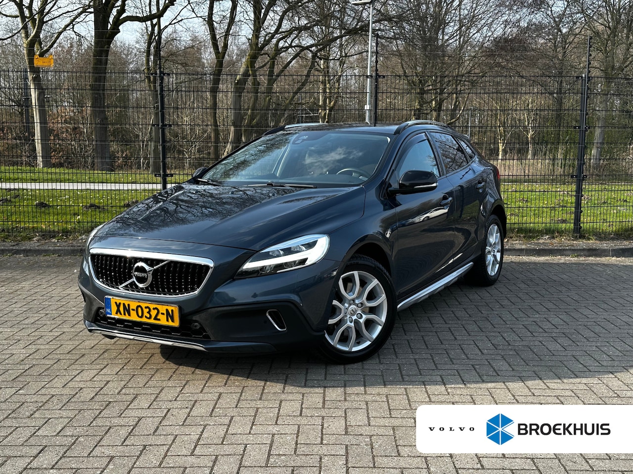 Volvo V40 Cross Country - 1.5 T3 Polar+ Luxury | Pano | Harman/Kardon | Trekhaak | Leder | Camera | Keyless Entry | - AutoWereld.nl
