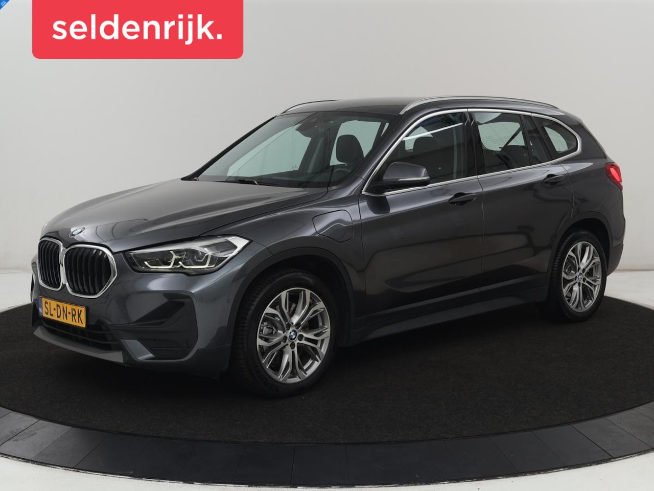 BMW X1 - xDrive 25e Executive | Camera | Navigatie | Climate control | Full LED | 18'' | Cruise con - AutoWereld.nl