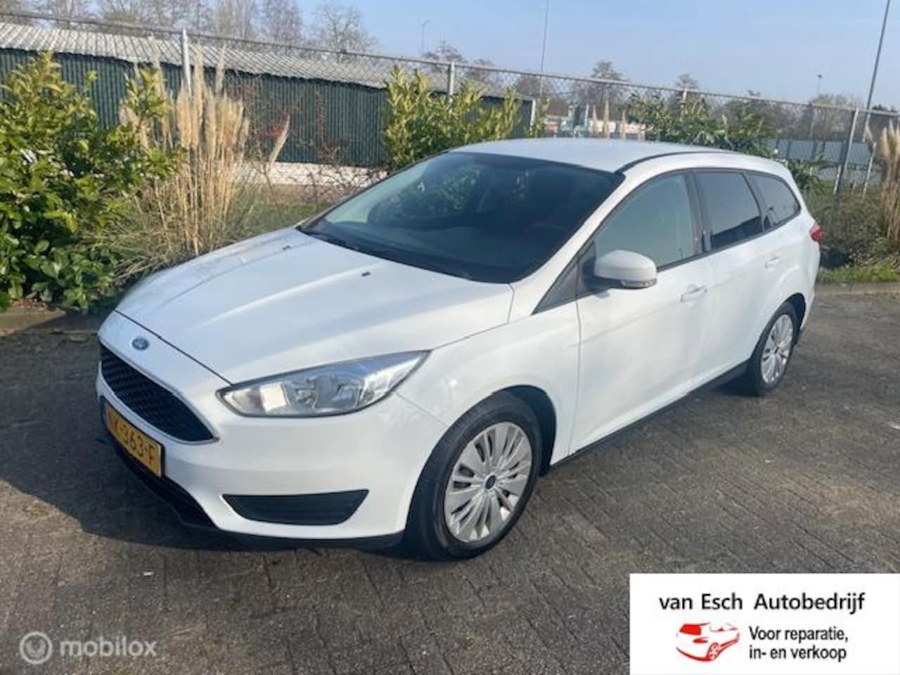 Ford Focus Wagon - 1.0 navi I trekhaak I nieuwe distr. riem - AutoWereld.nl