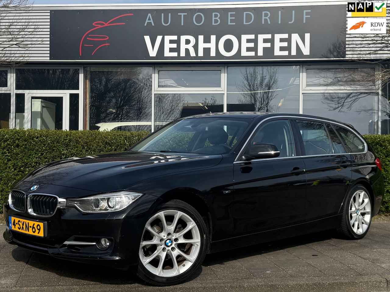 BMW 3-serie Touring - 320i High Executive - AUTOMAAT - CRUISE CONTR - ZWART LEDER - VOLLEIG ONDERHOUD - XENON ! - AutoWereld.nl