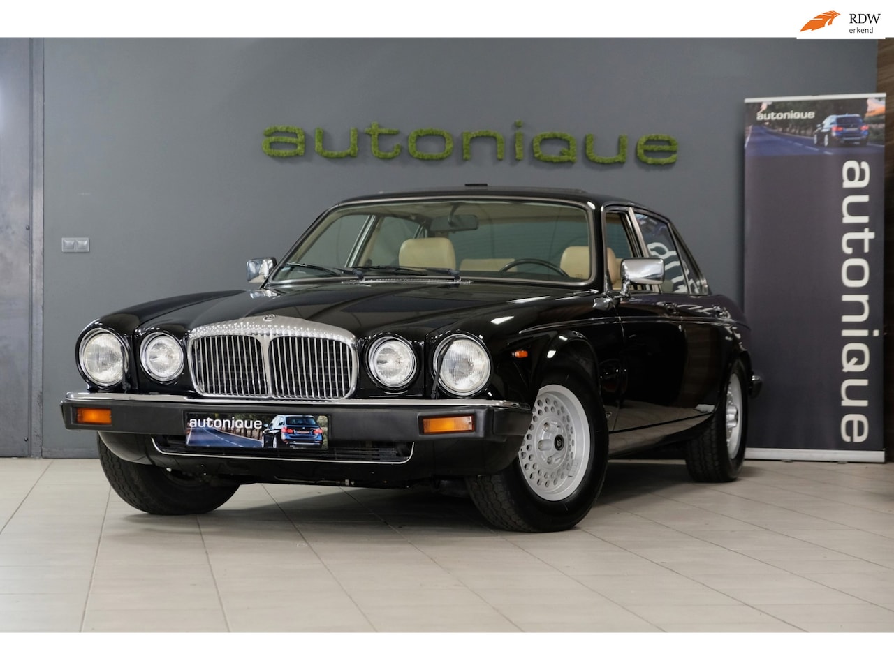 Daimler Double Six - 5.3 V12 VandenPlas goed onderhouden - AutoWereld.nl