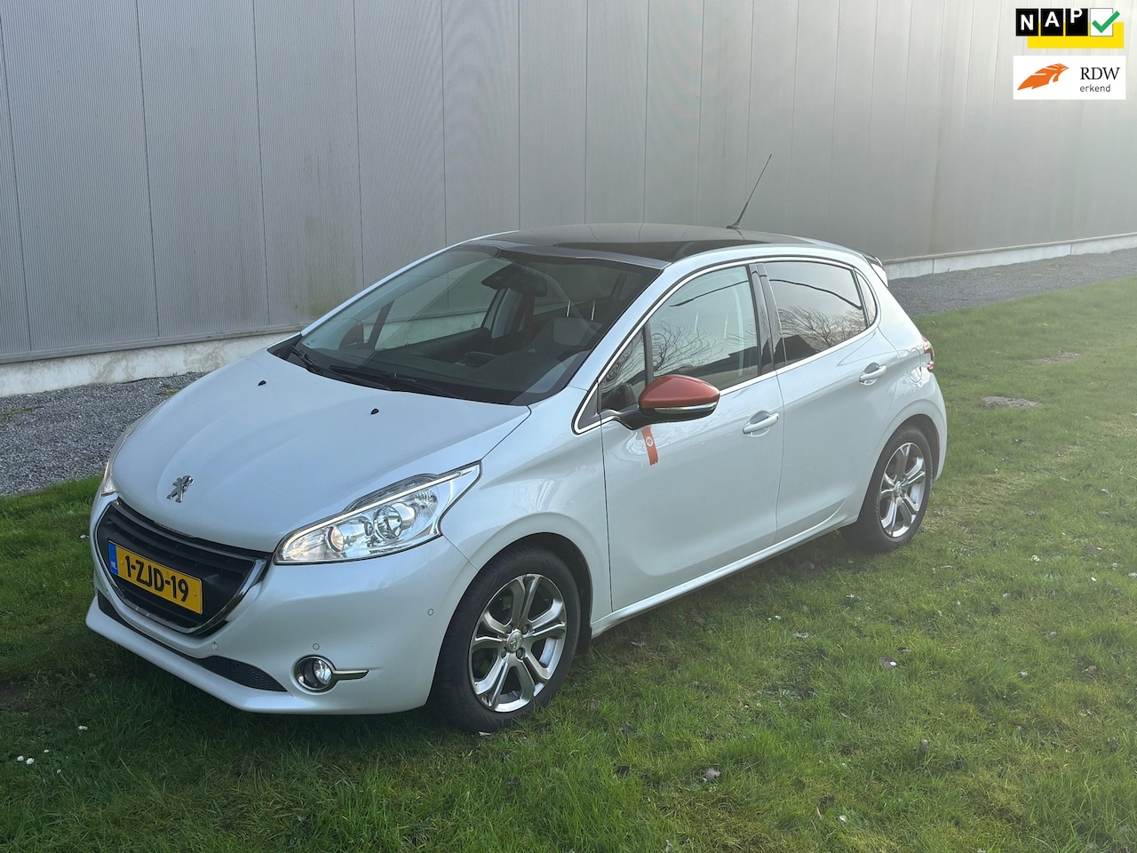 Peugeot 208 - 1.2 PureTech Roland Garros|Automaat|Airco|Elek Pakket|Apk| - AutoWereld.nl