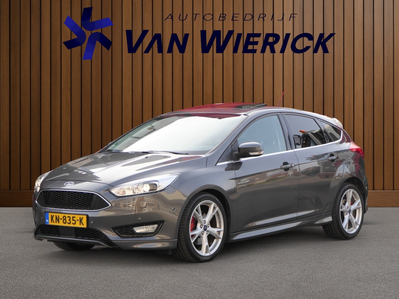 Ford Focus - 1.5 St-Line 150PK! | Schuif/kantel dak | Camera | Xenon | Winterpakket | 18-Inch - AutoWereld.nl