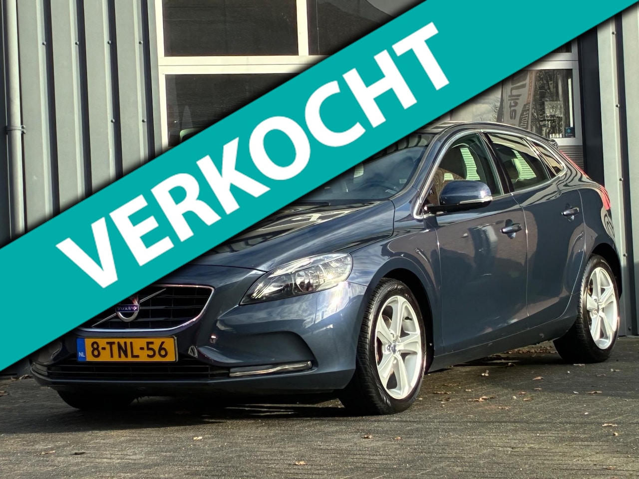 Volvo V40 - 1.6 T4 Summum Automaat, Navigatie, Leder, Climate control, Trekhaak - AutoWereld.nl