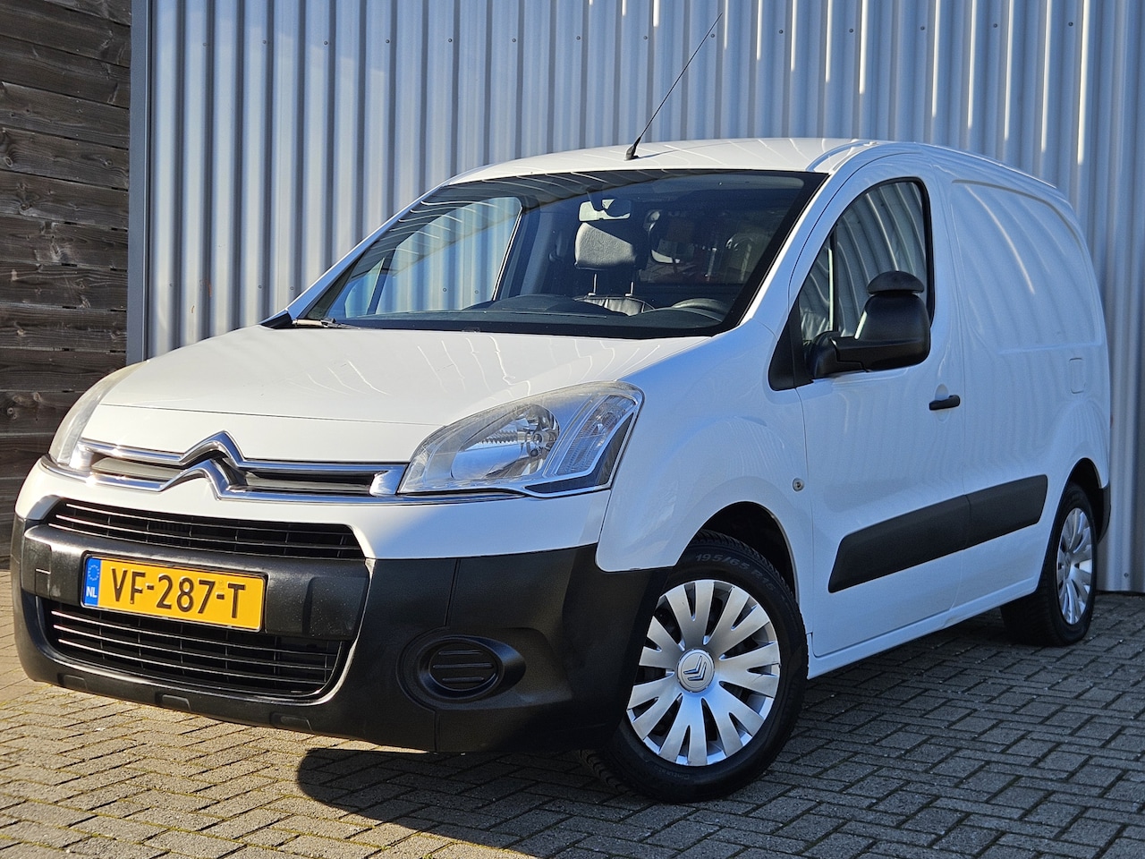 Citroën Berlingo - 1.6 e-HDI 500 Club /Cruise/Airco/Schuifdeur! - AutoWereld.nl