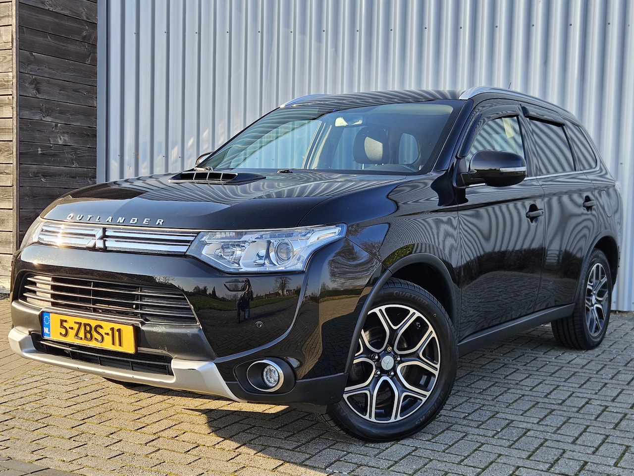 Mitsubishi Outlander - 2.0 PHEV Instyle X-Line 2.0 PHEV Instyle X-Line 4WD! - AutoWereld.nl