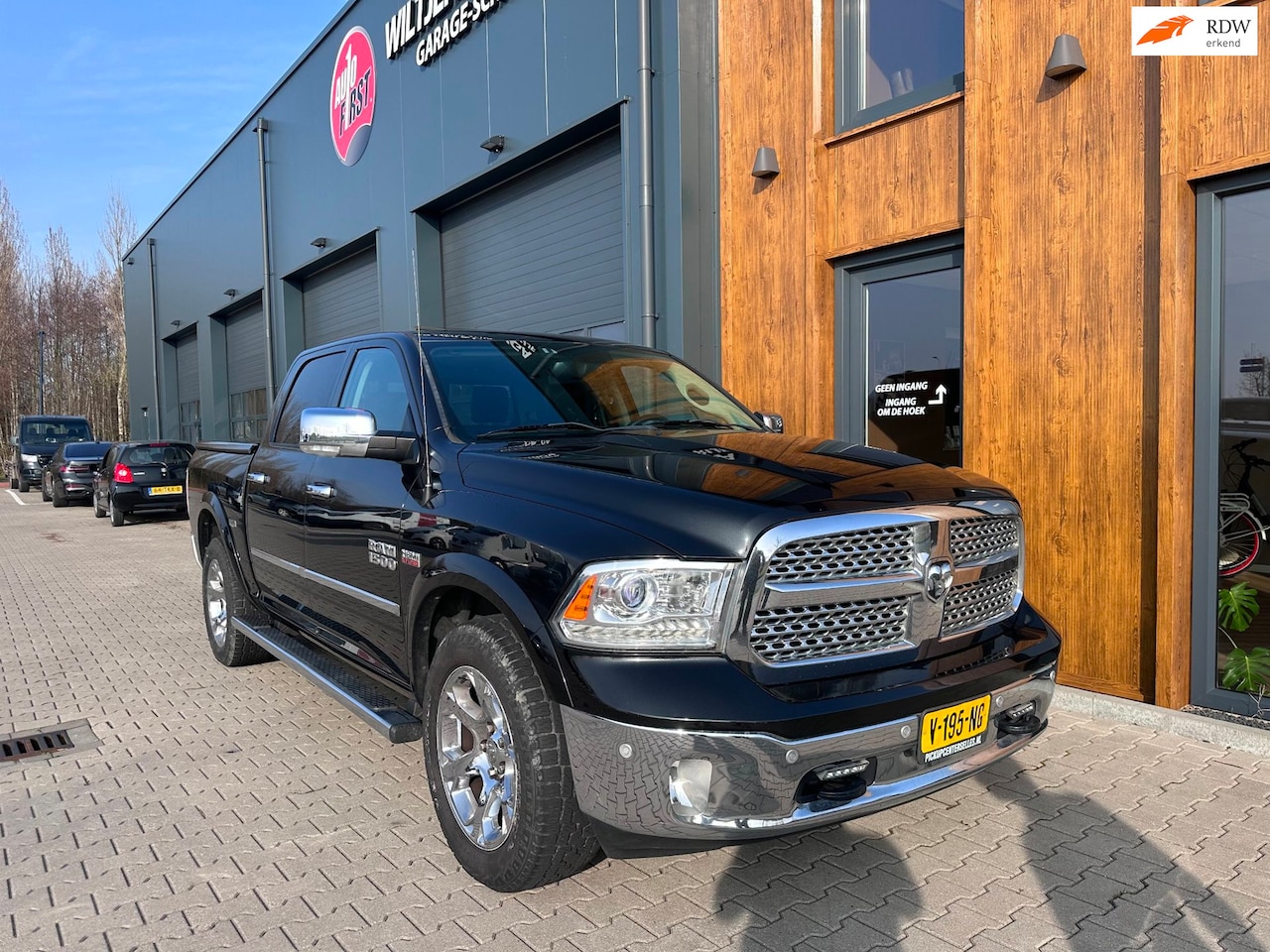 Dodge Ram 1500 - 5.7 V8 4x4 Crew Cab 5'7 lamarie 2018! - AutoWereld.nl
