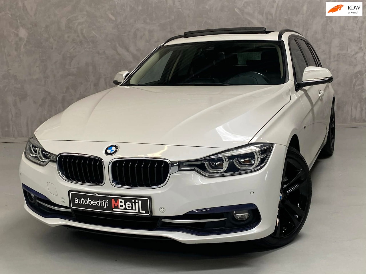 BMW 3-serie Touring - 330i xDrive Centennial High Executive /Pano /HUD /Trekhaak - AutoWereld.nl