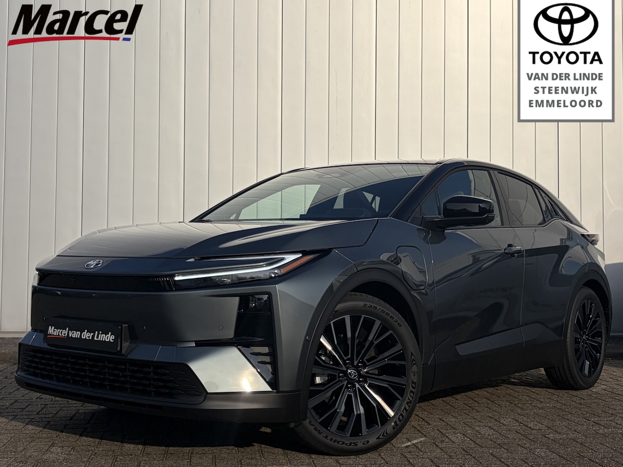 Toyota C-HR - Executive AWD 77 kWh Nieuw NL Auto Panorama Bi-Tone 360 Camera Stoel Stuur Verwamd - AutoWereld.nl