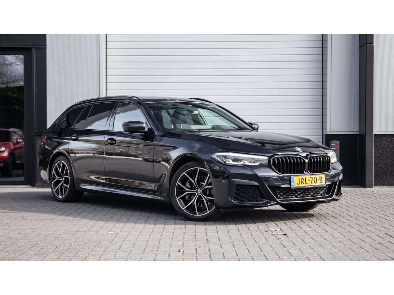 BMW 5-serie Touring - 530e M Sport / Apple Carplay / LED / PHEV / Trekhaak / Stoel Verwarming - AutoWereld.nl