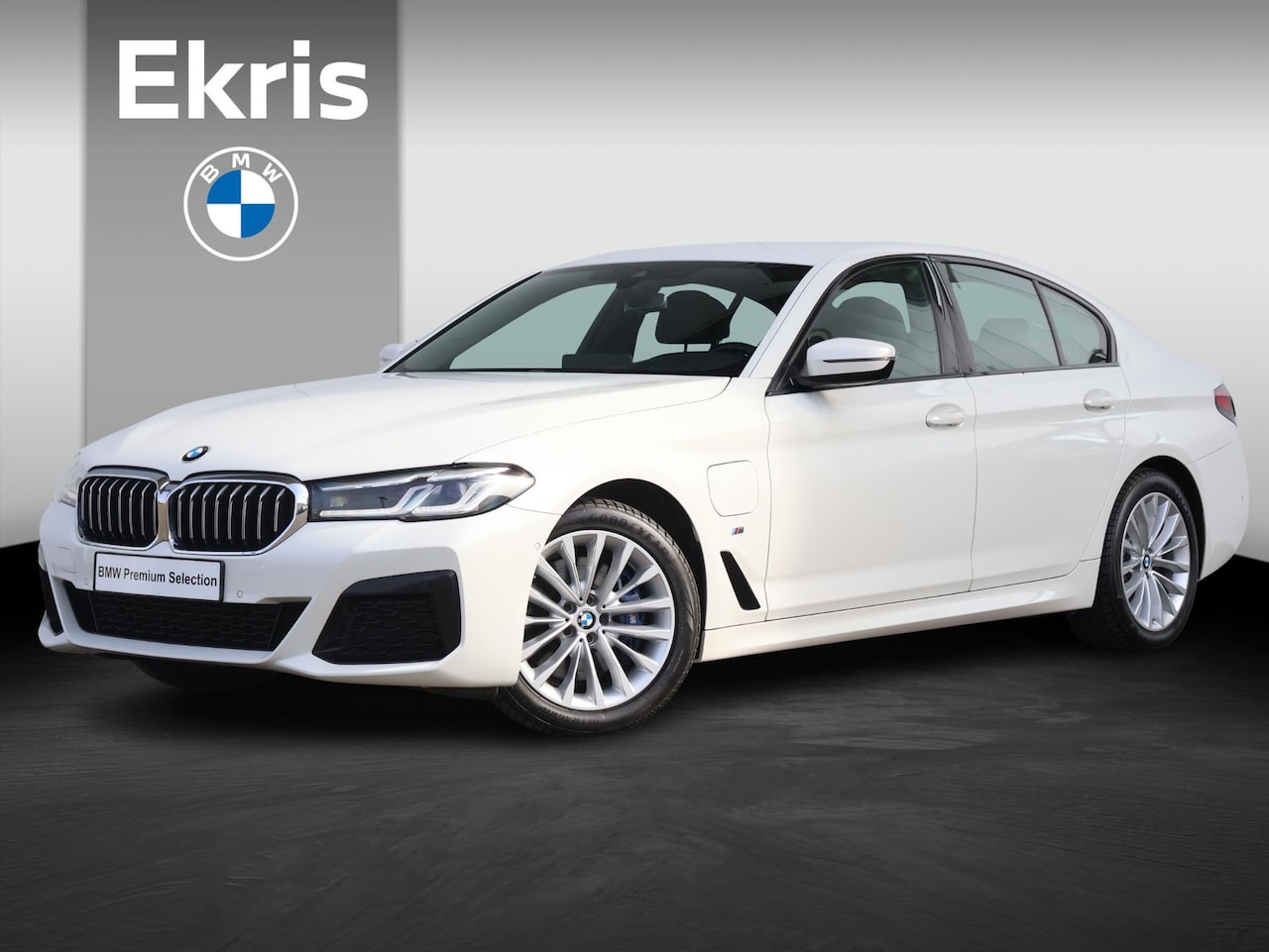 BMW 5-serie - 530e High Executive / M-Sportpakket / Comfort Stoelen / Trekhaak / - AutoWereld.nl