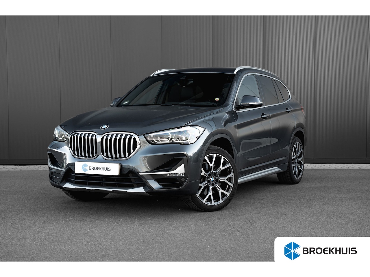 BMW X1 - sDrive20i 178 PK Business Edition Plus Head up | Achteruitrijcamera | Cruise control | Key - AutoWereld.nl