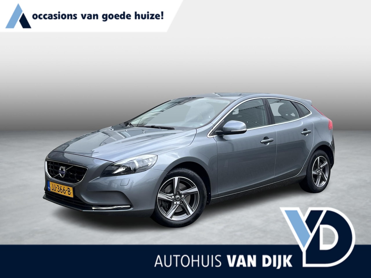 Volvo V40 - 2.0 T3 Momentum | NL Auto/1e Eig./Voll.Historie/Navi/Clima/Cruise/PDC/Xenon/Bluetooth/16" - AutoWereld.nl