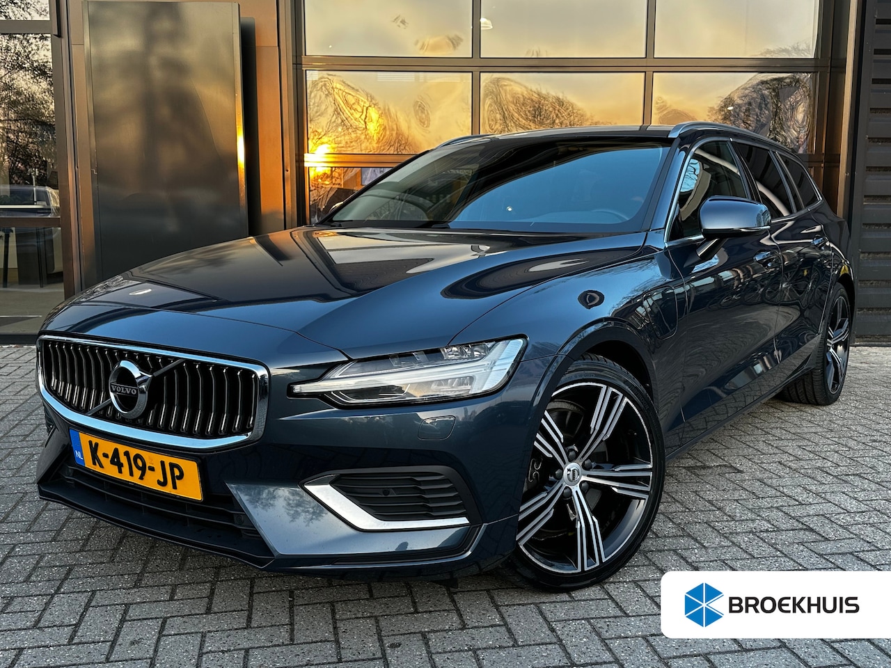 Volvo V60 - T6 350 PK Recharge AWD INSCRIPTION | ADAPTIEVE CRUISE CONTROL| SCHUIF-KANTELDAK| STUUR EN - AutoWereld.nl