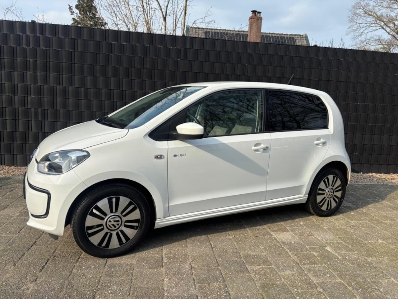 Volkswagen e-Up! - E-UP! **mooie auto//Automaat//elektrisch!** - AutoWereld.nl