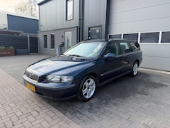 Volvo V70 - 2.4 5DRS|Clima|Stoelverwarming|Cruise Controle|trekhaak|APK