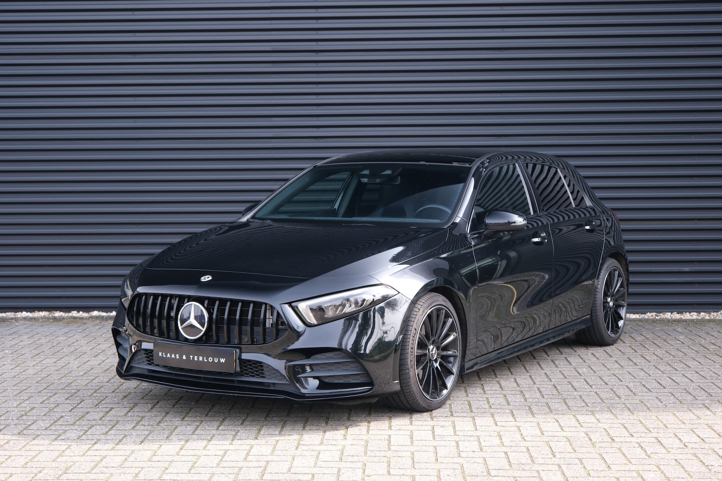 Mercedes-Benz A-klasse - 200 Business Solution AMG / Pano dak / 18 Inch AMG Velgen / - AutoWereld.nl