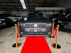 Volkswagen Tiguan - 2.0TDI 110kw PANO+ CAMERA R-LINE