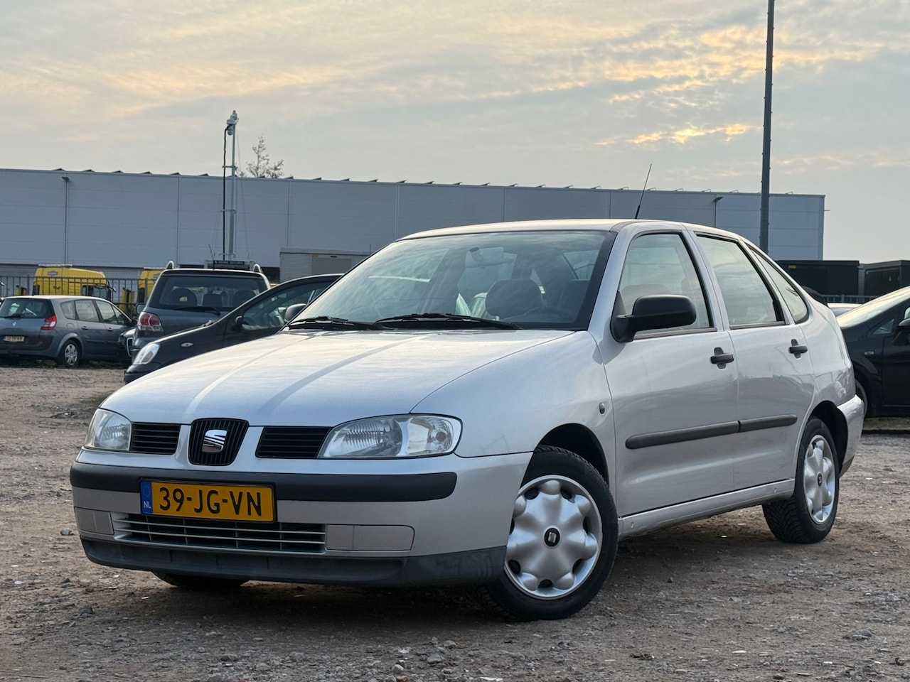SEAT Cordoba - 1.4-16V Stella/ LAAG KM/ NIEUWE APK - AutoWereld.nl