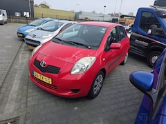 Toyota Yaris - 1.3 VVTi 2007 5 deurs airco APK 3-27