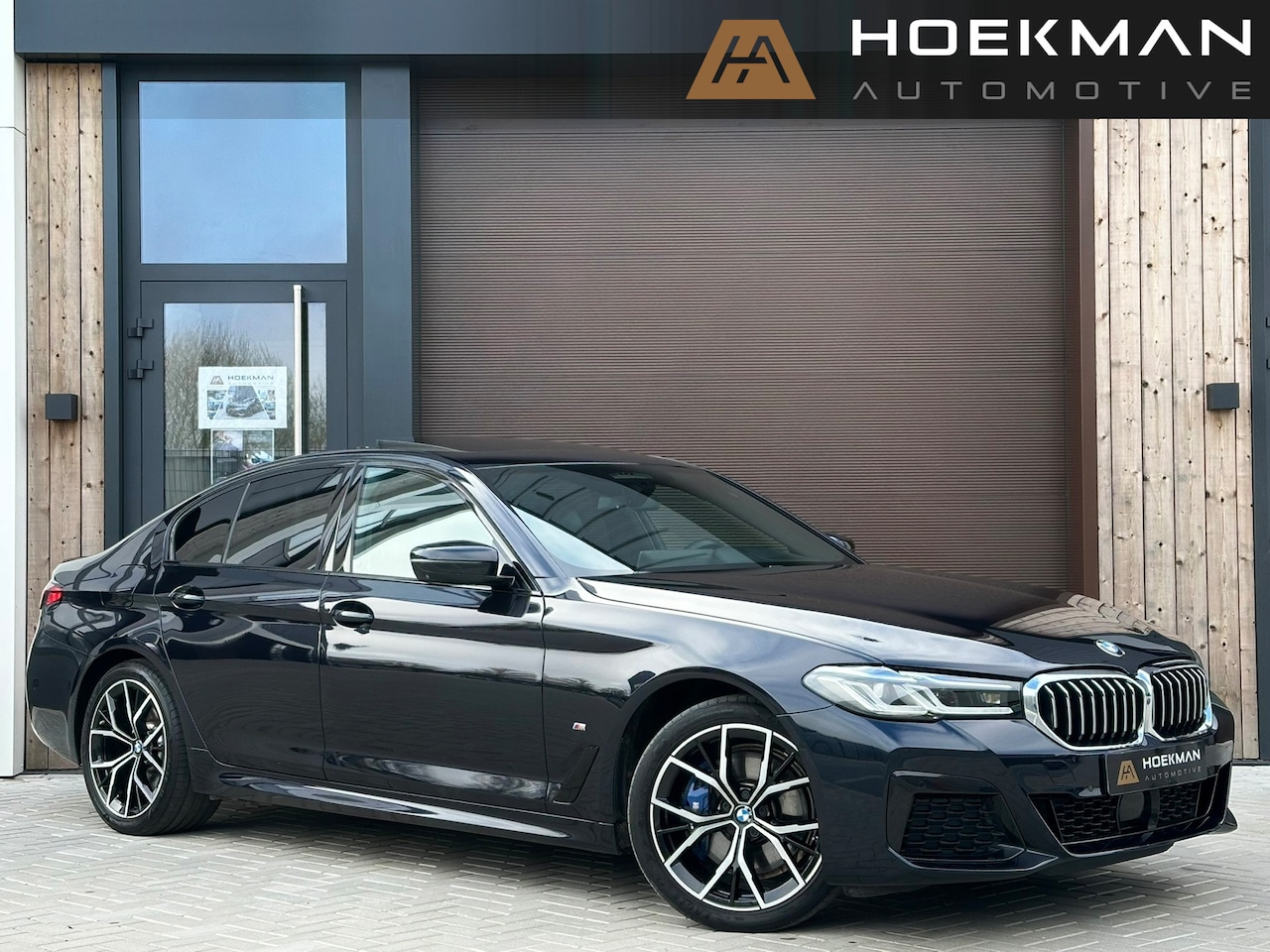 BMW 5-serie - 530e High Executive M-sport LCI | Comfortzetels, Laser Light, Panoramadak, Trekhaak, Leer, - AutoWereld.nl