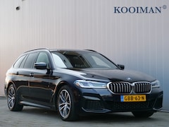 BMW 5-serie Touring - 530e High Executive 292 Pk Automaat Leer / Navi / DAB / Apple Carplay / Camera / Laser LED