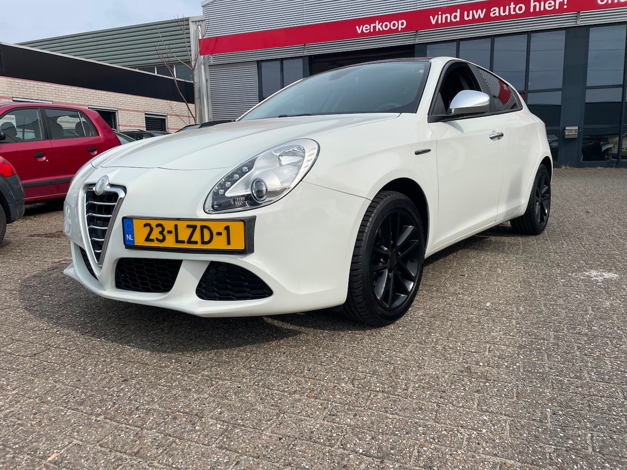 Alfa Romeo Giulietta - 1.4 T Progression zeer nette auto - AutoWereld.nl