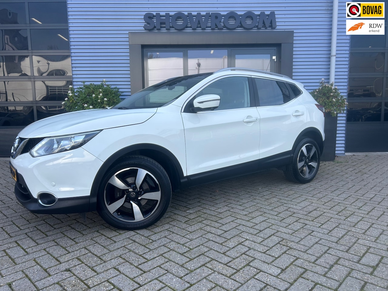 Nissan Qashqai - 1.2 Connect Edition|Cruise|Pano|Camera360|Navi - AutoWereld.nl