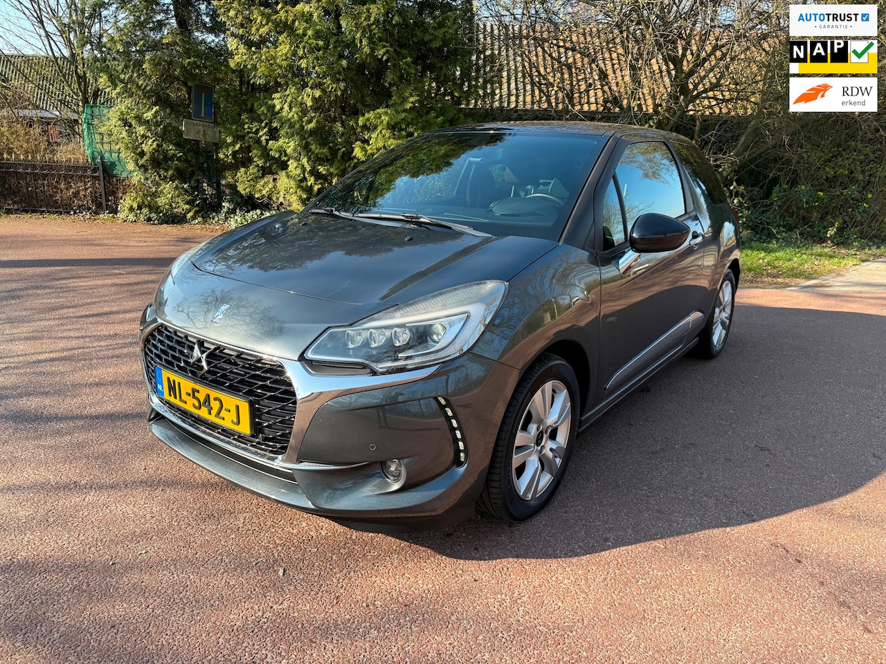 DS 3 - 1.2 PureTech So Chic / Navi / Airco / xenon / NAP / PDC / Apk - AutoWereld.nl