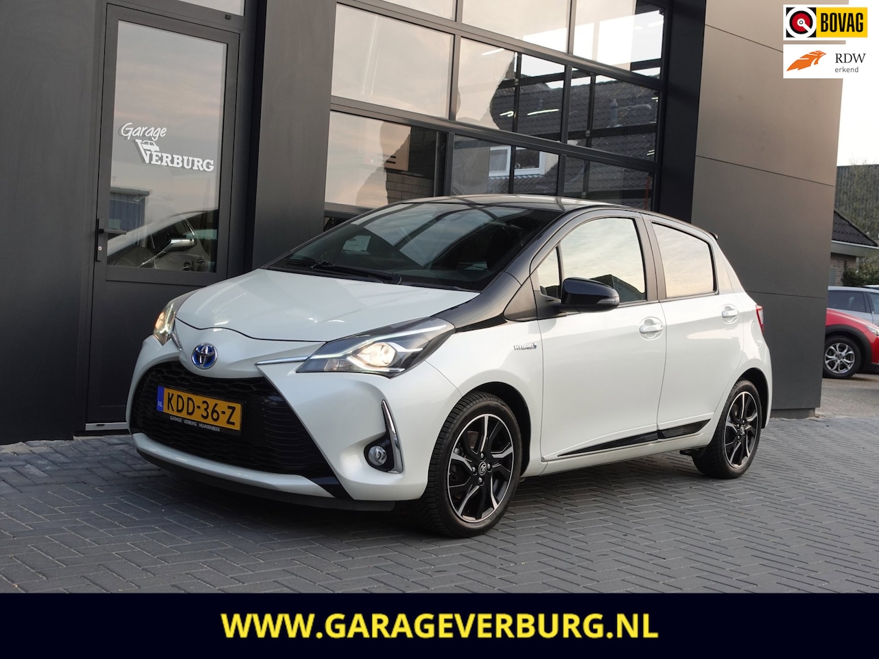 Toyota Yaris - 1.5 Hybrid Dynamic Bi-Tone (Camera,Cruise,Keyless,Stoelverwarming,Spiegels elek.inklapbaar - AutoWereld.nl