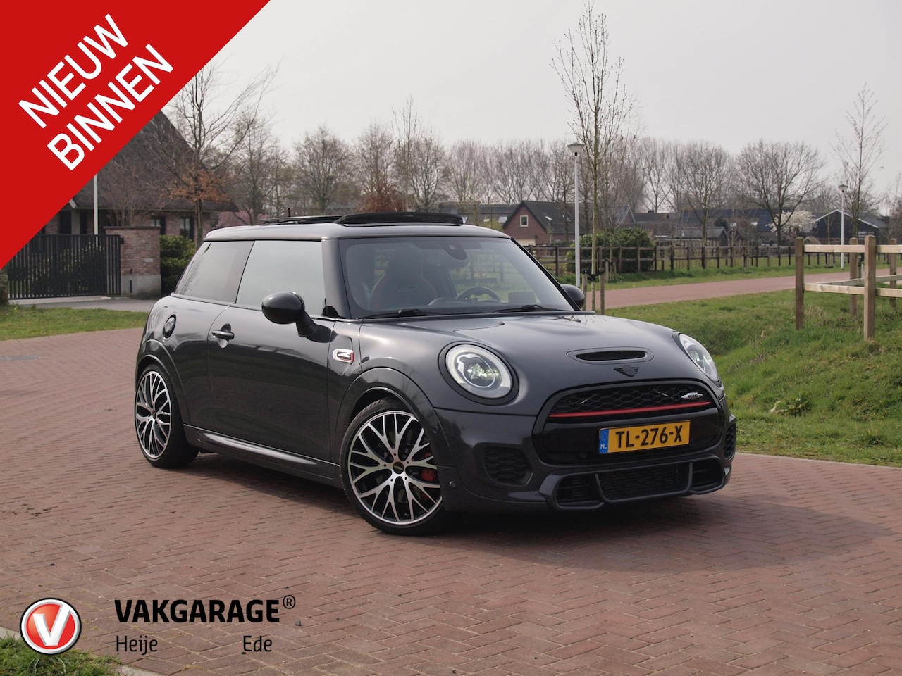 MINI John Cooper Works - Mini 2.0 Chili | 231 PK | Panoramadak | Head-Up Display | Harman Kardon | Camera | Automaa - AutoWereld.nl